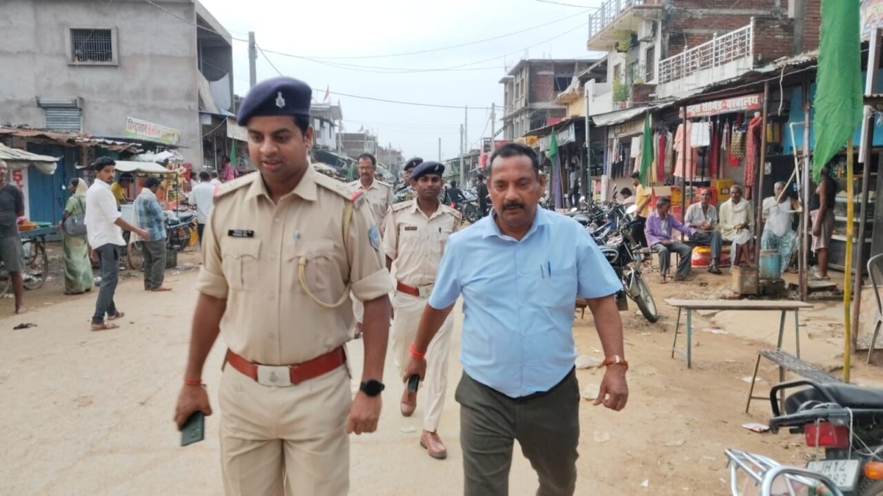 मोहर्रम पर को लेकर कांडी में पुलिस प्रशासन द्वारा निकाला गया फ्लैगमार्च,शासन प्रशासन में दिखाई ताकत