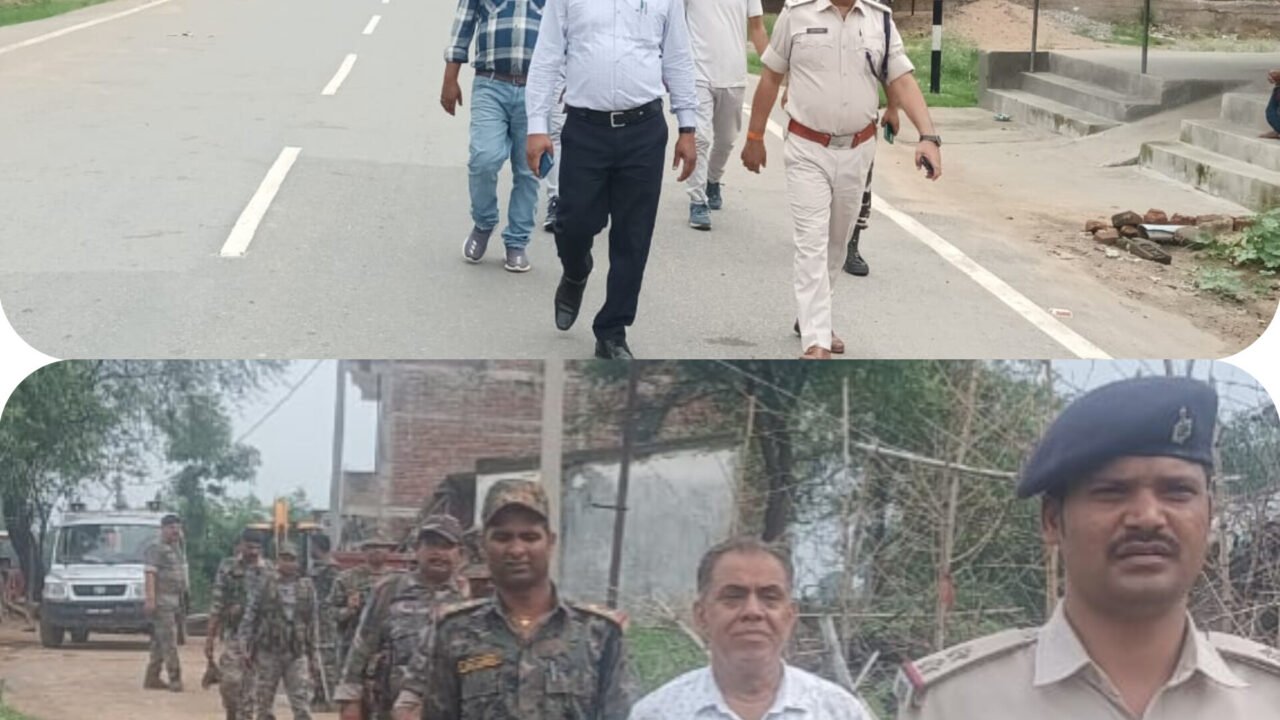मोहर्रम के मद्देनजर शांति व्यवस्था बनाए रखने को लेकर पुलिस प्रशासन के द्वारा दोनों थाना क्षेत्र में निकाला गया फ्लैग मार्च