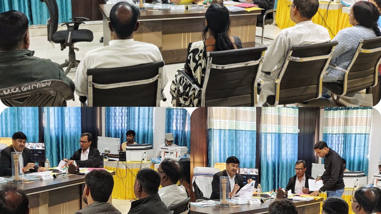 नगर पंचायत चुनाव : अध्यक्ष पद प्रत्याशियों के साथ निर्वाची पदाधिकारी ने की बैठक