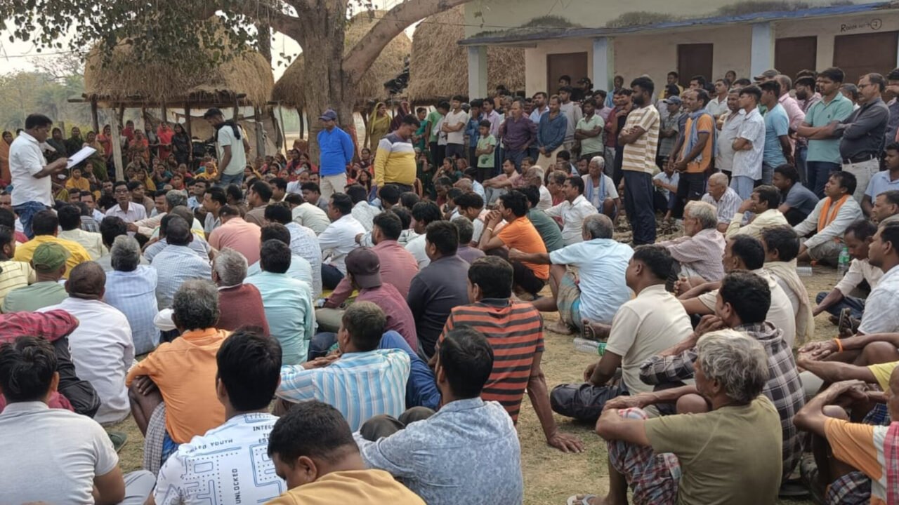 नापोखुर्द गांव में घटना को लेकर की बैठक, गांव में सुधार के लिए कई प्रस्ताव पारित